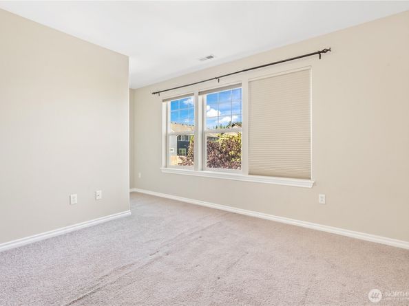 762 Ilwaco Place NE, Renton WA 98059