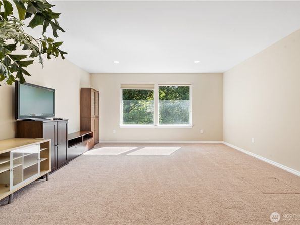 762 Ilwaco Place NE, Renton WA 98059