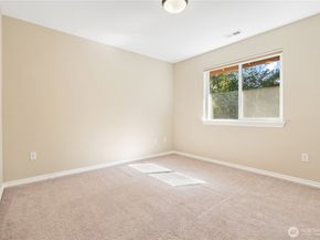 762 Ilwaco Place NE, Renton WA 98059
