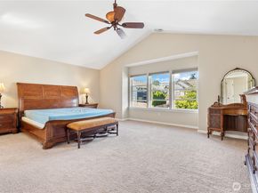 762 Ilwaco Place NE, Renton WA 98059