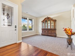 762 Ilwaco Place NE, Renton WA 98059