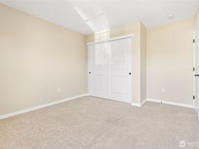 762 Ilwaco Place NE, Renton WA 98059