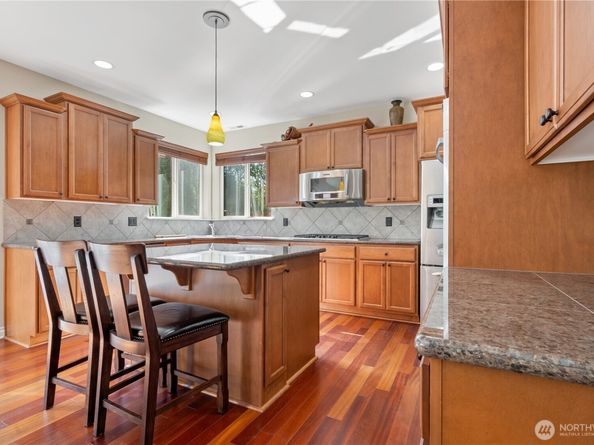 762 Ilwaco Place NE, Renton WA 98059