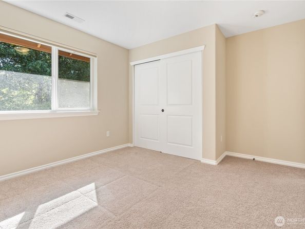 762 Ilwaco Place NE, Renton WA 98059