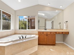 762 Ilwaco Place NE, Renton WA 98059