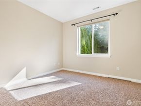 762 Ilwaco Place NE, Renton WA 98059