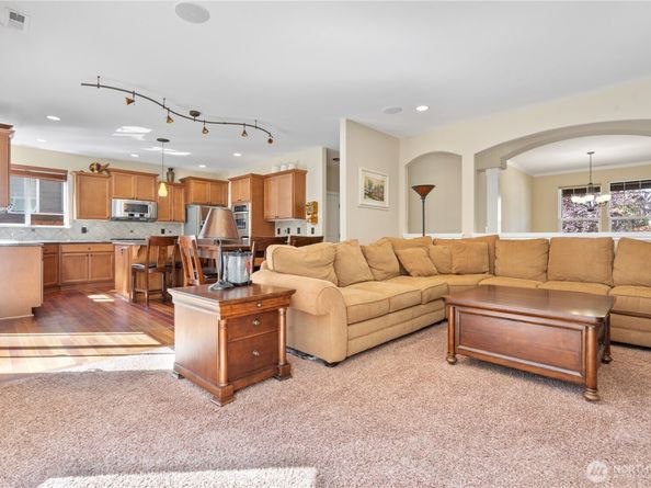762 Ilwaco Place NE, Renton WA 98059