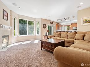 762 Ilwaco Place NE, Renton WA 98059