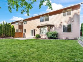 762 Ilwaco Place NE, Renton WA 98059