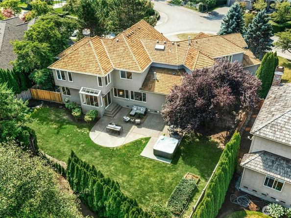 2070 277th Avenue SE, Sammamish WA 98075