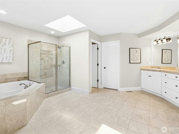 2070 277th Avenue SE, Sammamish WA 98075