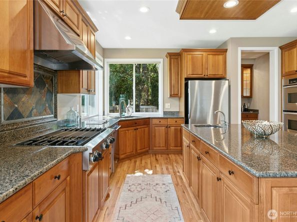 2070 277th Avenue SE, Sammamish WA 98075
