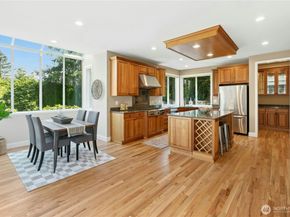2070 277th Avenue SE, Sammamish WA 98075