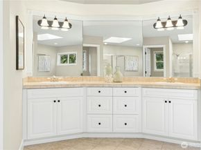 2070 277th Avenue SE, Sammamish WA 98075