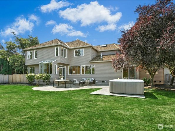 2070 277th Avenue SE, Sammamish WA 98075