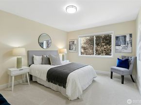 2070 277th Avenue SE, Sammamish WA 98075
