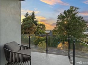 903 N 33rd Place, Renton WA 98056