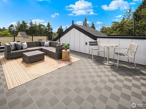 2927 39th Avenue SW, Seattle WA 98116