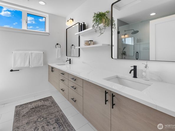2927 39th Avenue SW, Seattle WA 98116