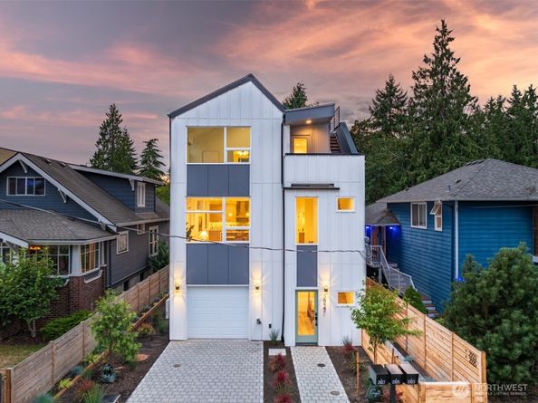 2927 39th Avenue SW, Seattle WA 98116