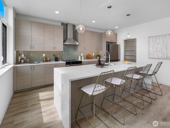 2927 39th Avenue SW, Seattle WA 98116
