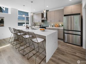 2927 39th Avenue SW, Seattle WA 98116
