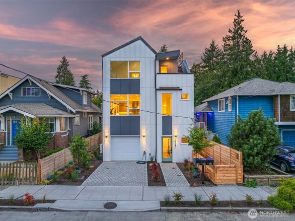 2927 39th Avenue SW, Seattle WA 98116