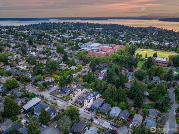 2927 39th Avenue SW, Seattle WA 98116