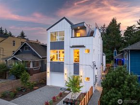 2927 39th Avenue SW, Seattle WA 98116