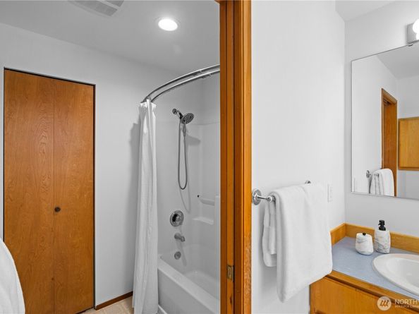 17880 Purves Avenue NE, Suquamish WA 98392