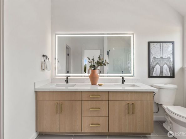 822 B S Sullivan Street, Seattle WA 98108