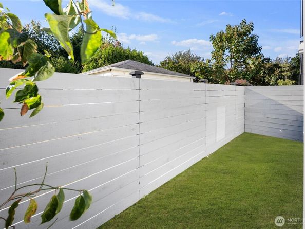 822 B S Sullivan Street, Seattle WA 98108