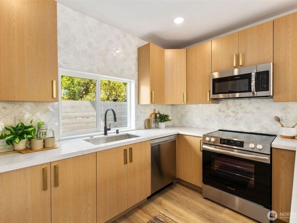 822 B S Sullivan Street, Seattle WA 98108