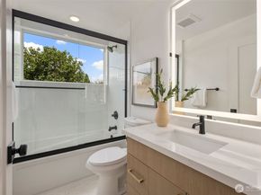 822 B S Sullivan Street, Seattle WA 98108