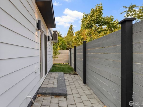 822 B S Sullivan Street, Seattle WA 98108