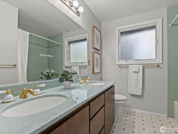 18529 NE 184th Street, Woodinville WA 98077