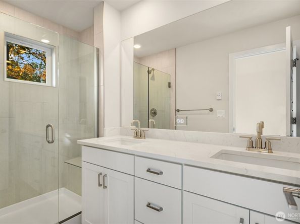 9016 NE 203rd Court B, Bothell WA 98011