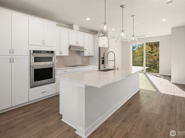 9016 NE 203rd Court B, Bothell WA 98011