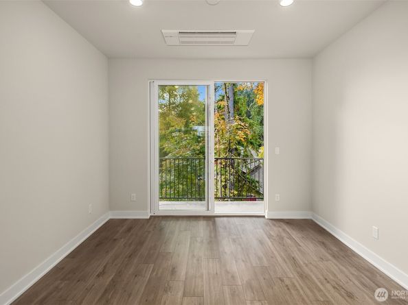 9016 NE 203rd Court B, Bothell WA 98011