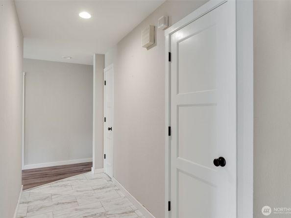 9715 NE Juanita Drive 206B, Kirkland WA 98034