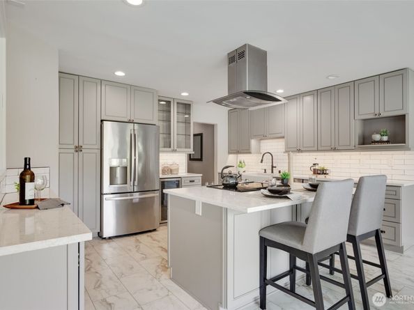 9715 NE Juanita Drive 206B, Kirkland WA 98034