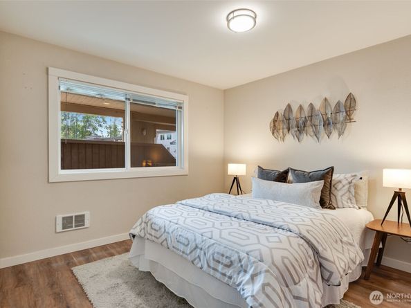 9715 NE Juanita Drive 206B, Kirkland WA 98034