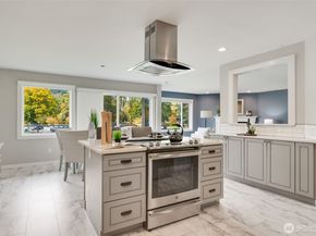 9715 NE Juanita Drive 206B, Kirkland WA 98034