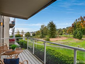 9715 NE Juanita Drive 206B, Kirkland WA 98034