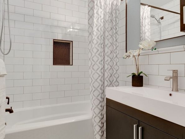 9715 NE Juanita Drive 206B, Kirkland WA 98034