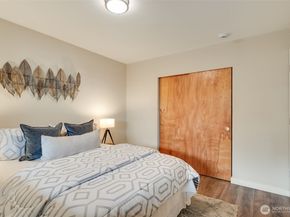 9715 NE Juanita Drive 206B, Kirkland WA 98034