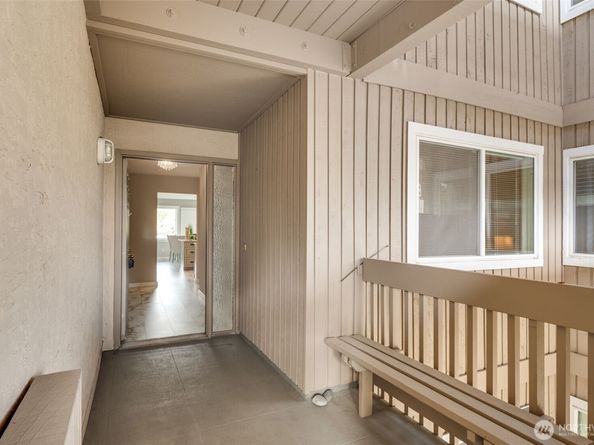 9715 NE Juanita Drive 206B, Kirkland WA 98034