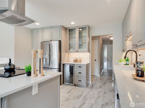 9715 NE Juanita Drive 206B, Kirkland WA 98034