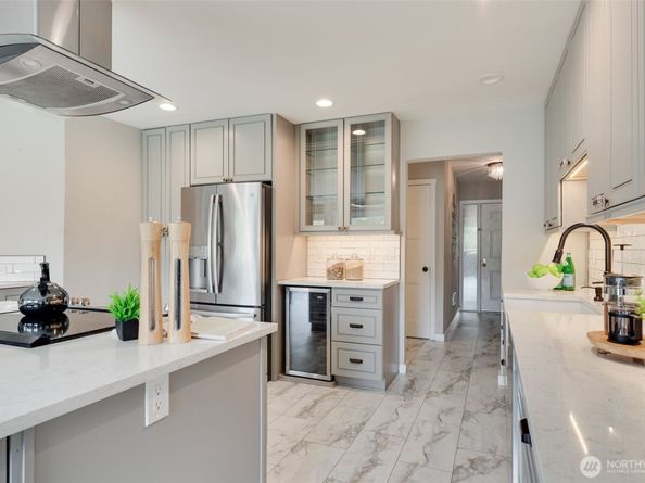 9715 NE Juanita Drive 206B, Kirkland WA 98034