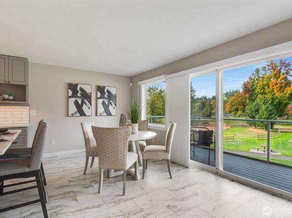 9715 NE Juanita Drive 206B, Kirkland WA 98034